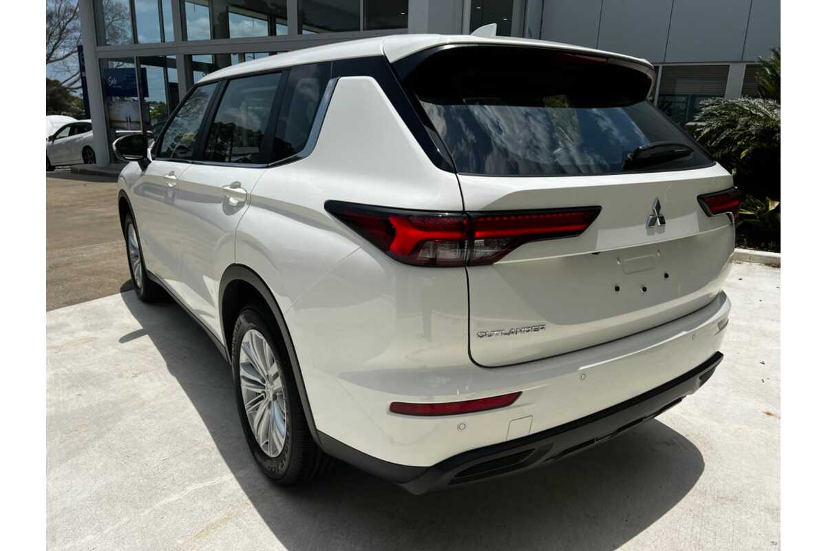 2023 Mitsubishi Outlander ES ZM