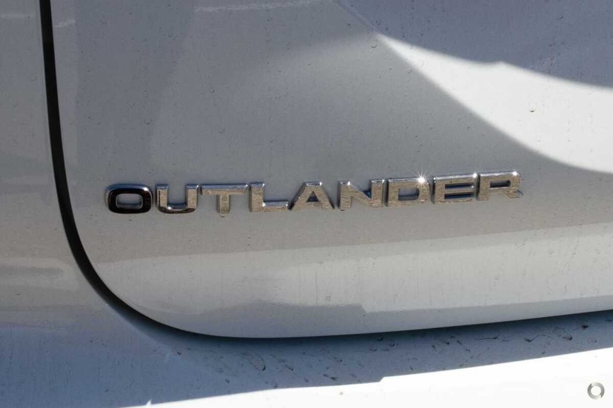 2023 Mitsubishi Outlander ES ZM