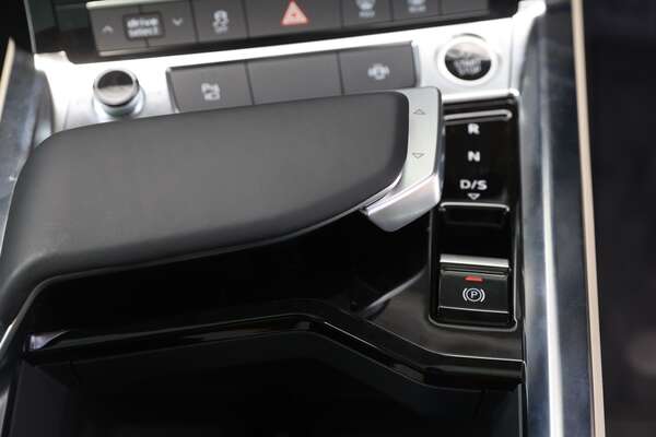 2023 Audi Q8 55 GE
