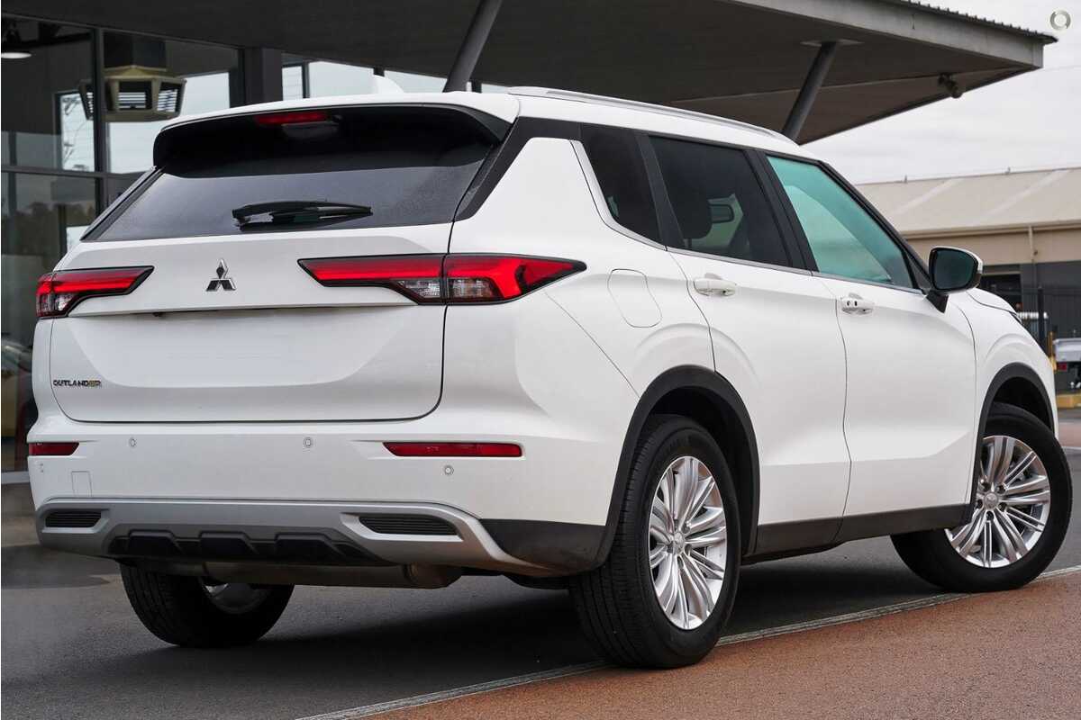 2023 Mitsubishi Outlander LS ZM