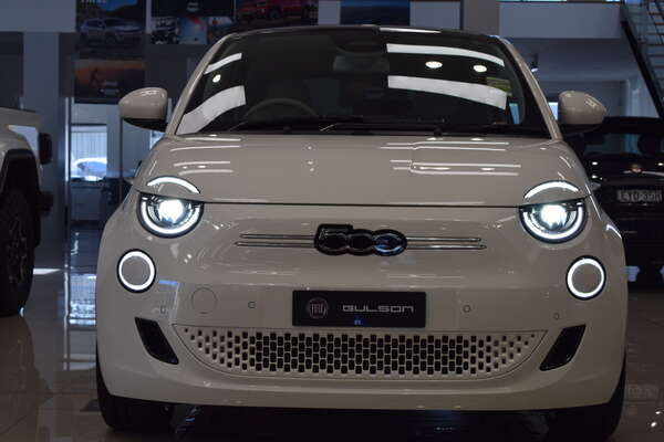 2023 Fiat 500e La Prima
