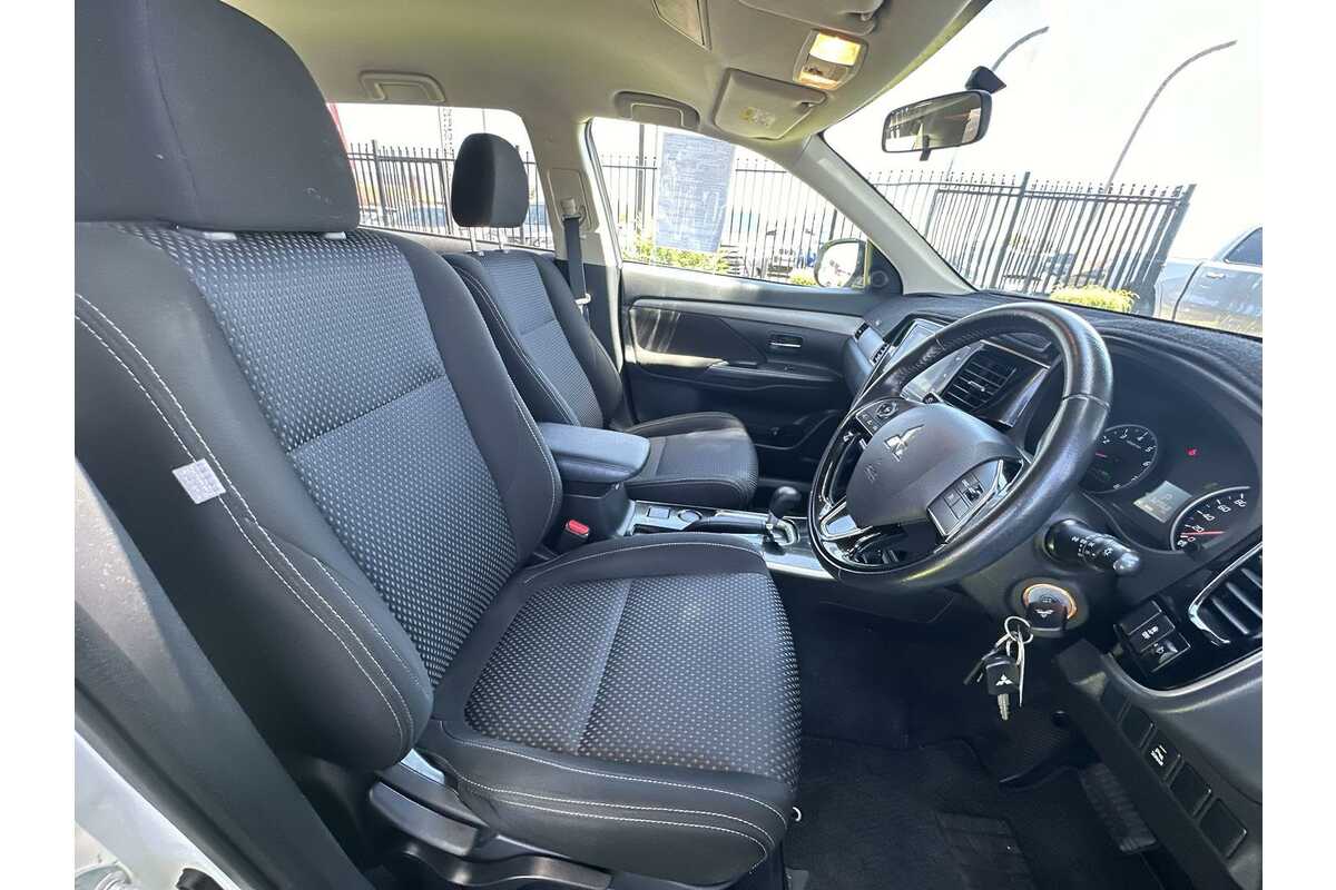 SOLD 2017 Mitsubishi Outlander LS Used SUV Wagga Wagga NSW