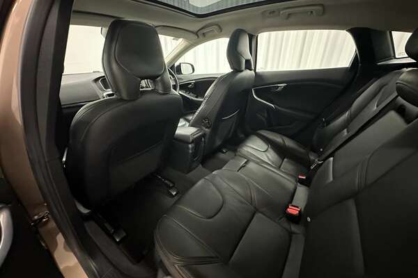 2013 Volvo V40 Cross Country T5 Luxury