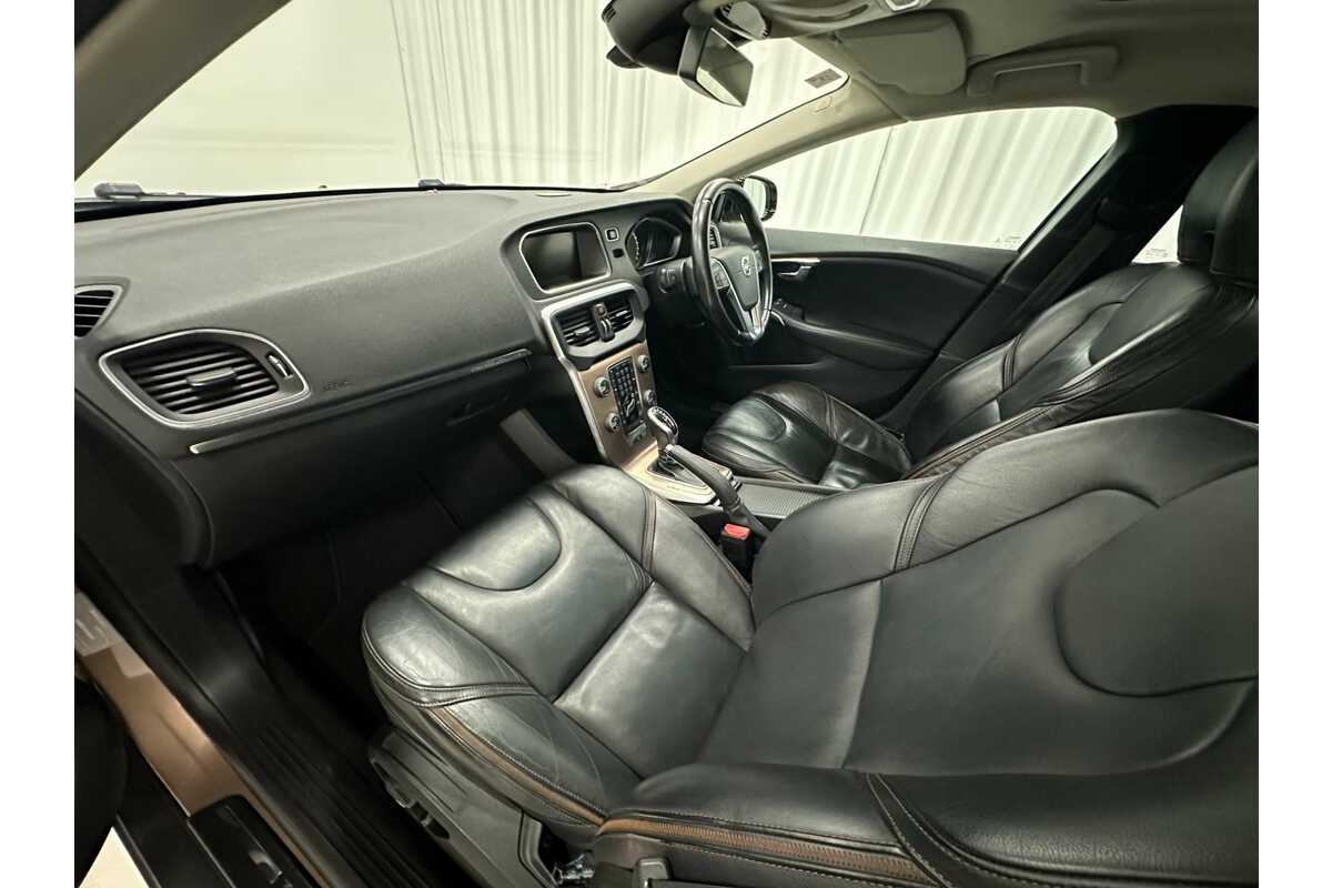 2013 Volvo V40 Cross Country T5 Luxury