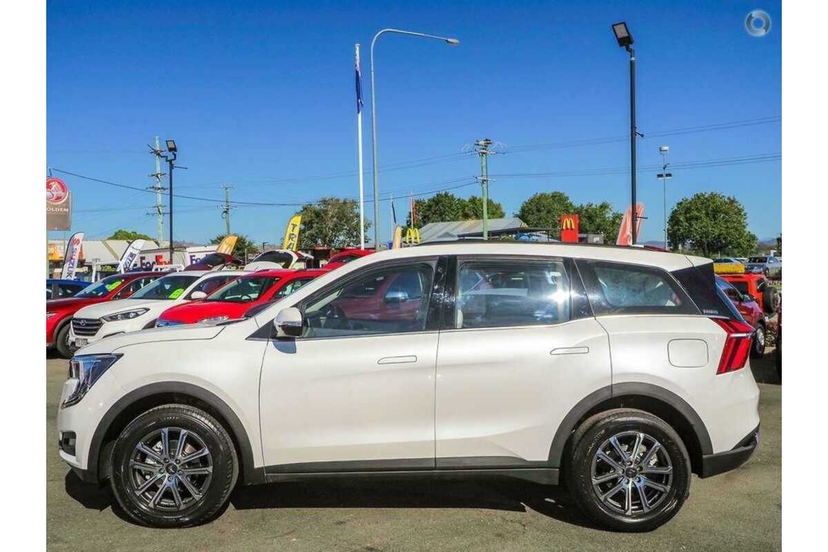 2023 Mahindra XUV700 AX7L