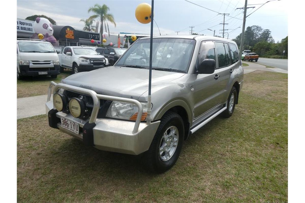 2004 Mitsubishi Pajero GLX NP