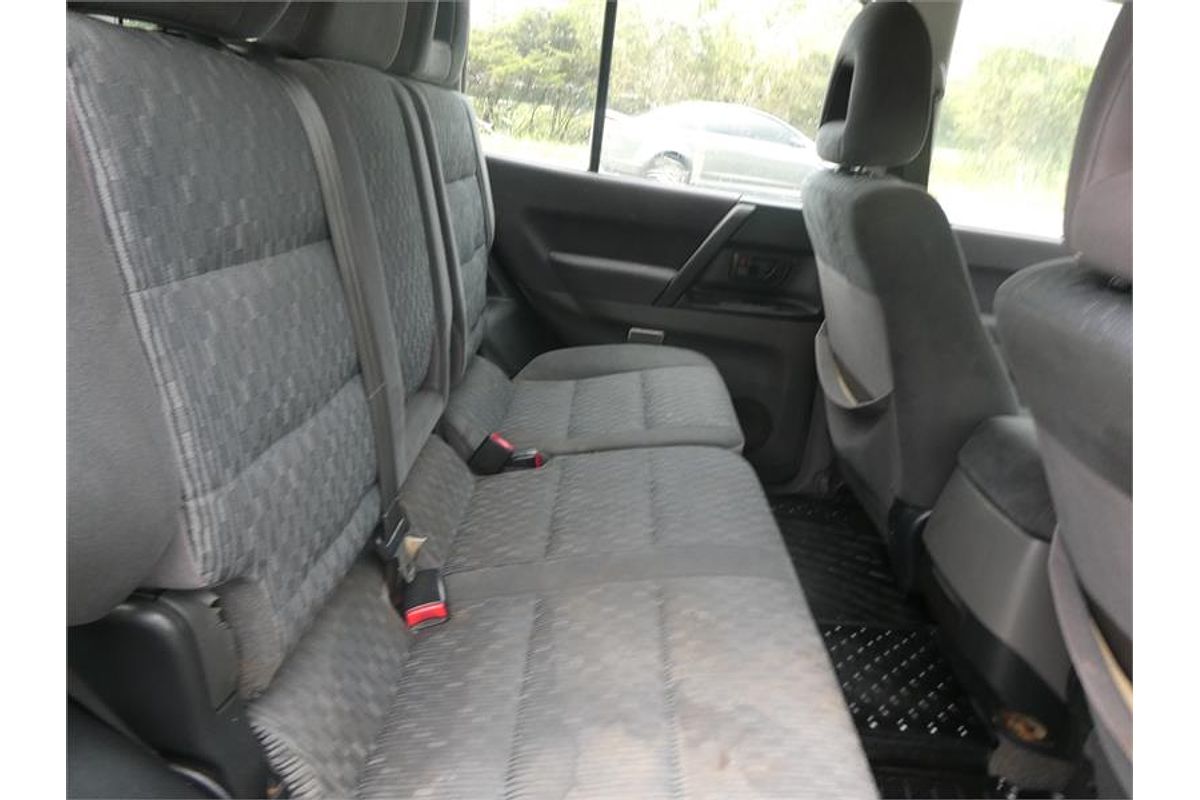 2004 Mitsubishi Pajero GLX NP