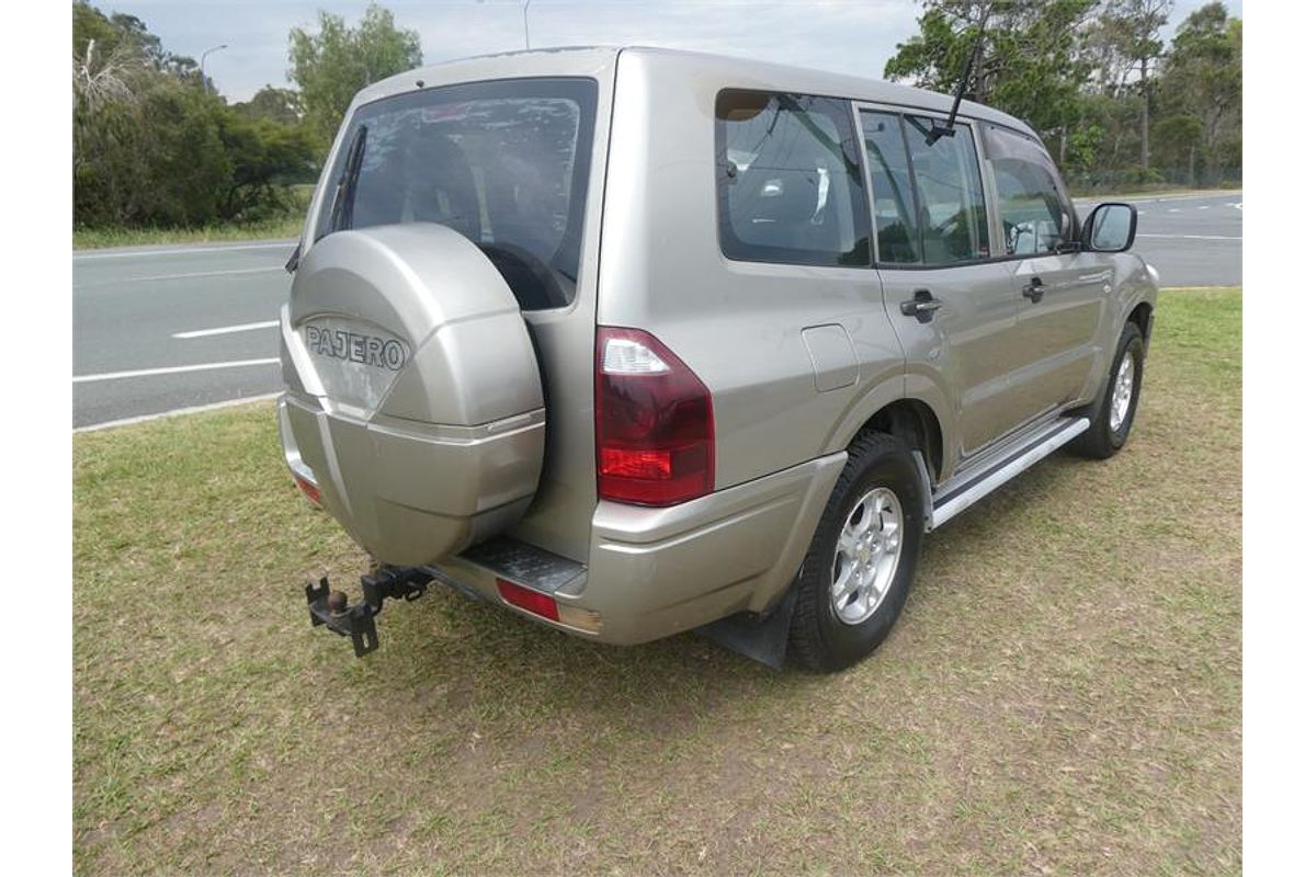 2004 Mitsubishi Pajero GLX NP