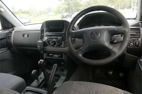 2004 Mitsubishi Pajero GLX NP