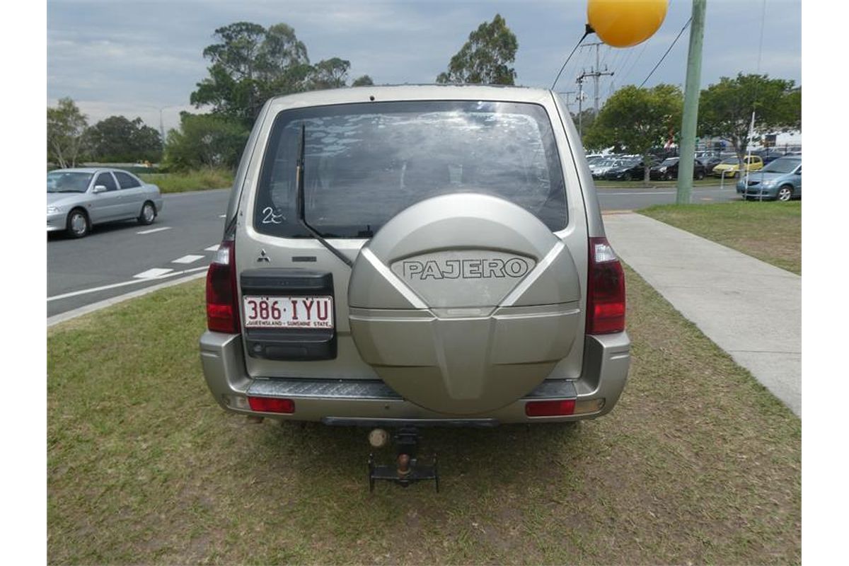 2004 Mitsubishi Pajero GLX NP