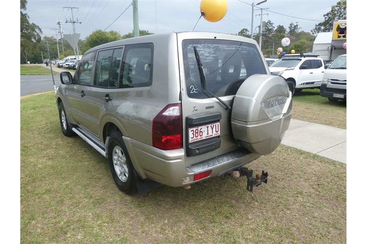 2004 Mitsubishi Pajero GLX NP