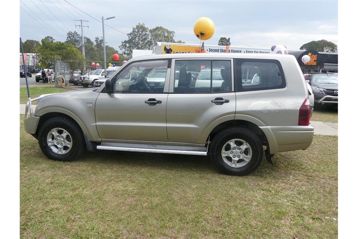 2004 Mitsubishi Pajero GLX NP