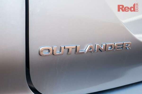 2024 Mitsubishi Outlander LS ZM