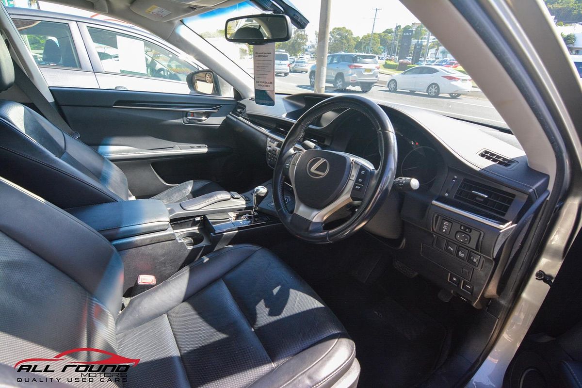 2015 Lexus ES300h LUXURY AVV60R MY15