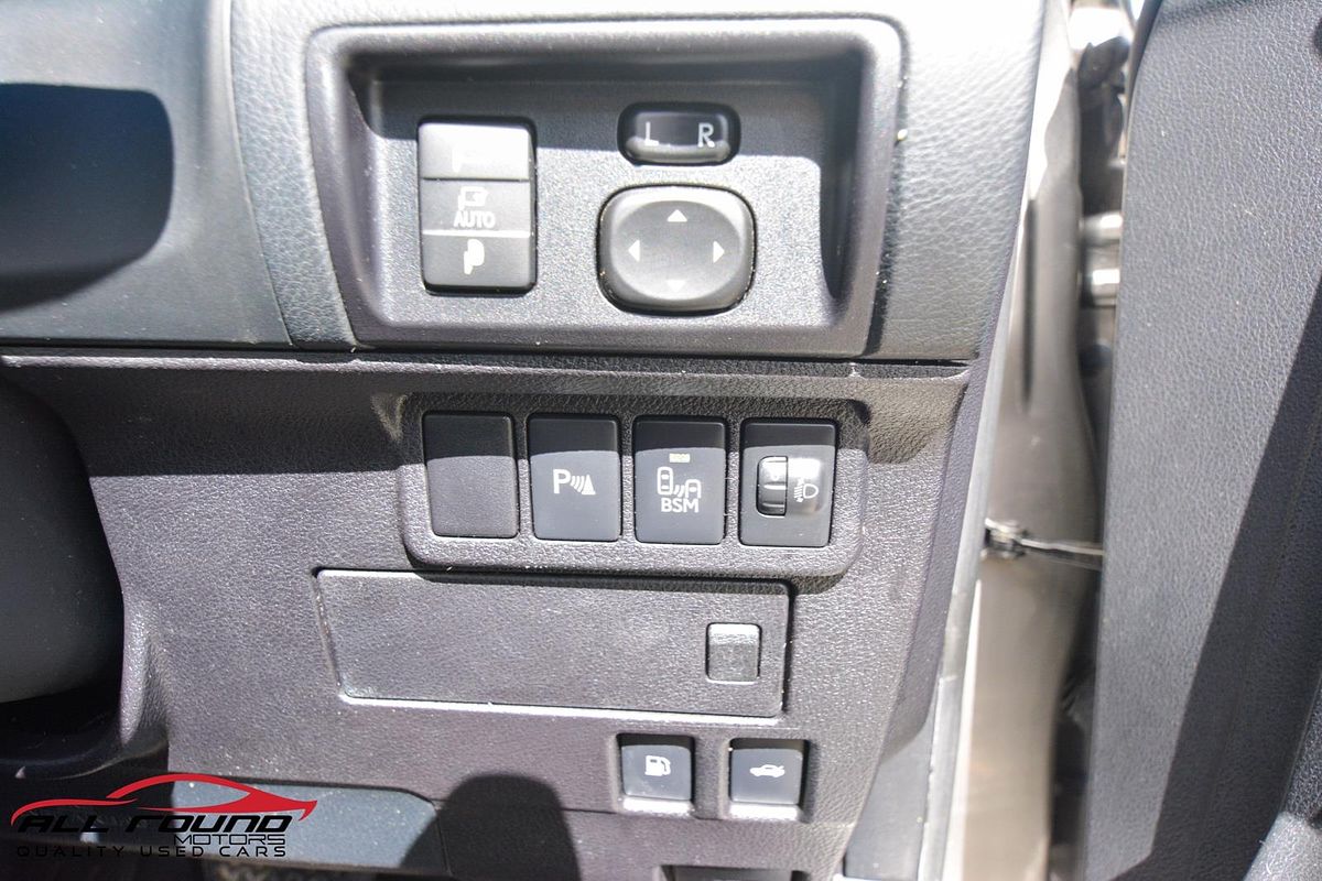2015 Lexus ES300h LUXURY AVV60R MY15
