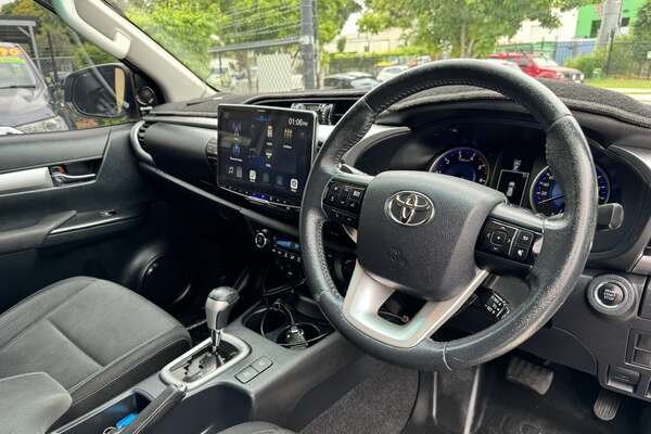 2016 Toyota Hilux SR5 (4x4) GUN126R 4X4