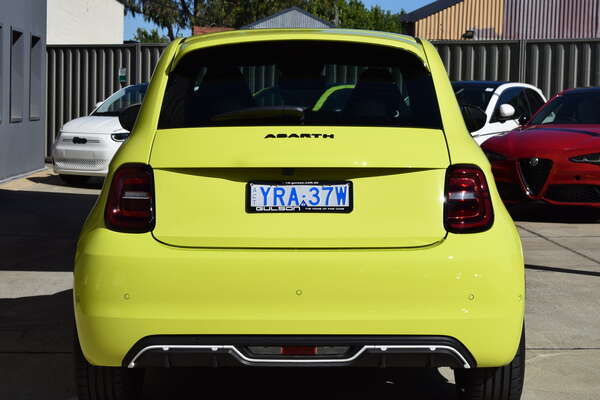 2023 Abarth 500e Scorpionissima
