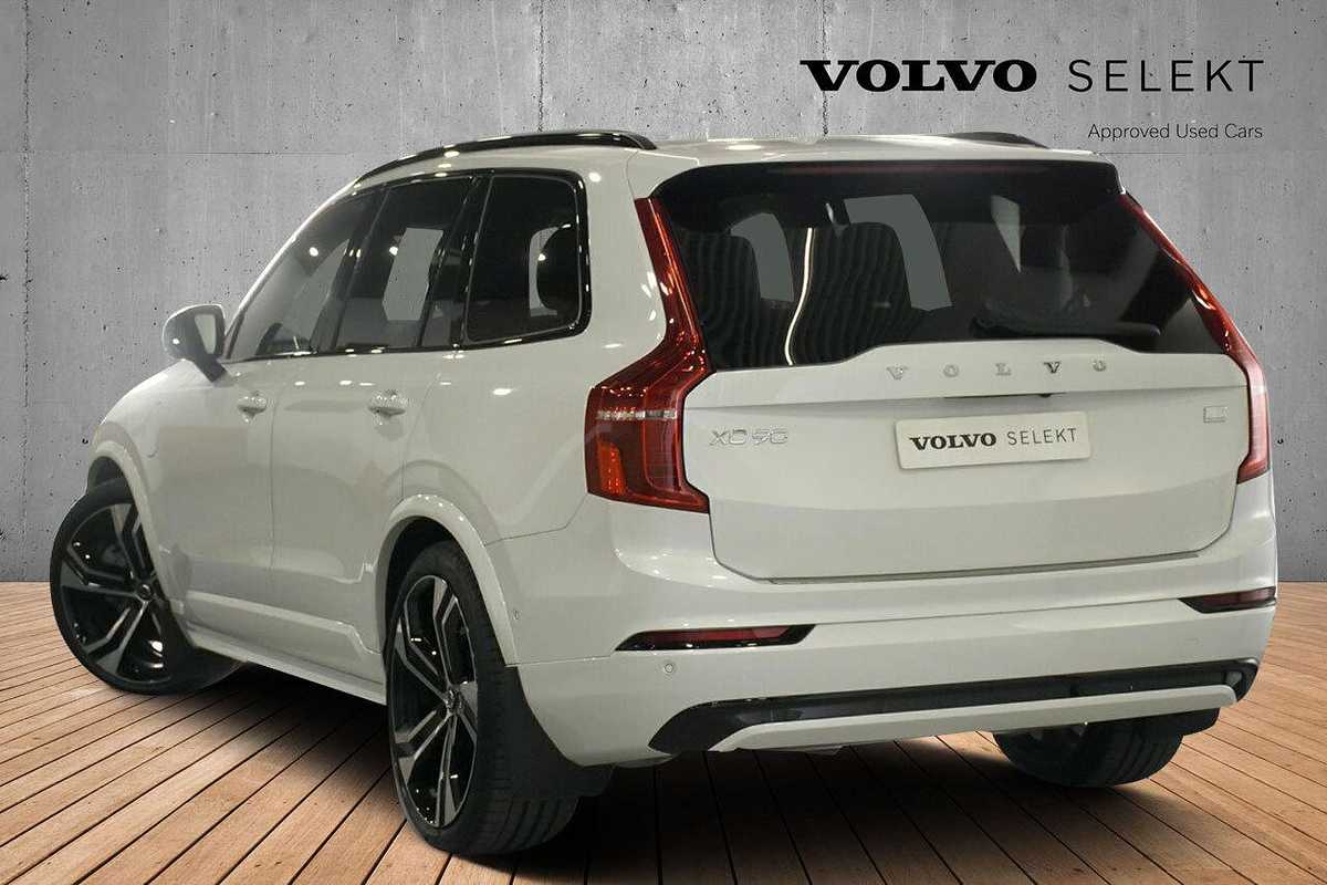 2022 Volvo XC90 Recharge Ultimate T8 Plug-In Hybrid
