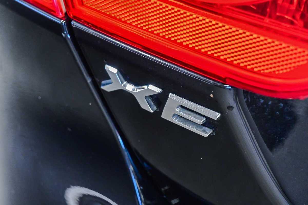 2017 Jaguar XE 20t Prestige X760