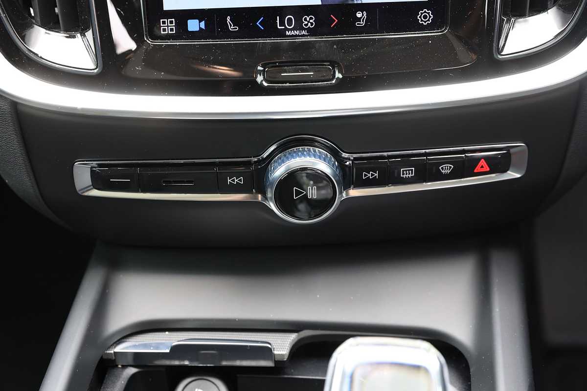 2022 Volvo S60 Ultimate B5 Bright