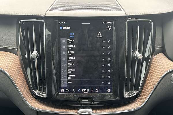 2022 Volvo XC60 Recharge Ultimate T8 Plug-In Hybrid