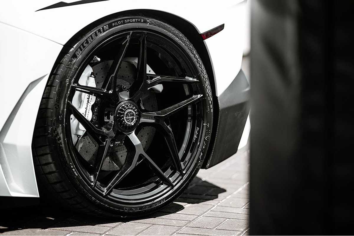 2012 Lamborghini Aventador LP700-4 834