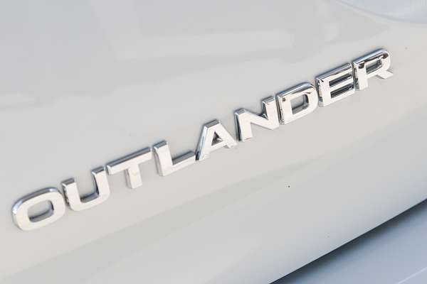 2023 Mitsubishi Outlander Exceed ZM