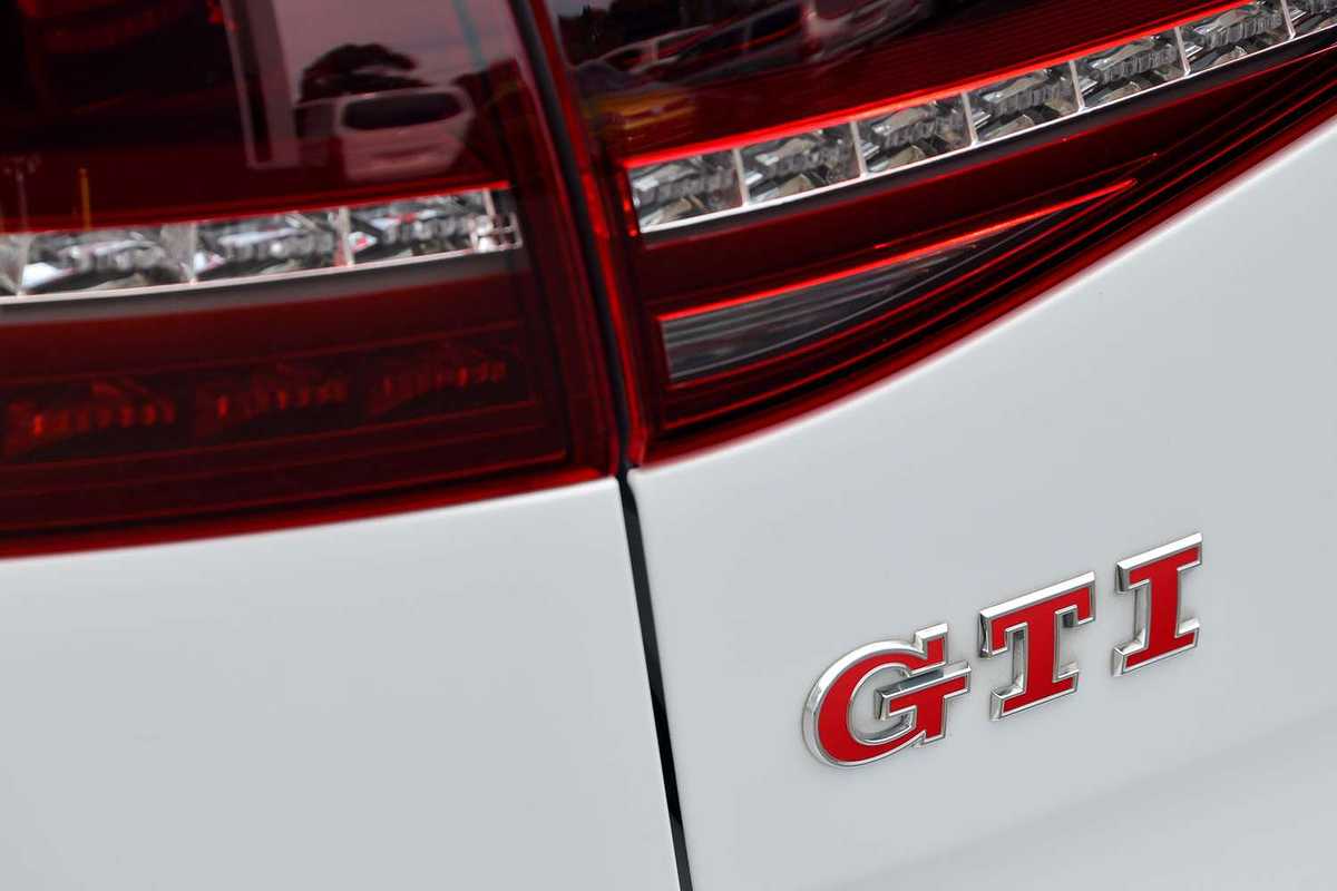 2016 Volkswagen Golf GTI 40 Years 7