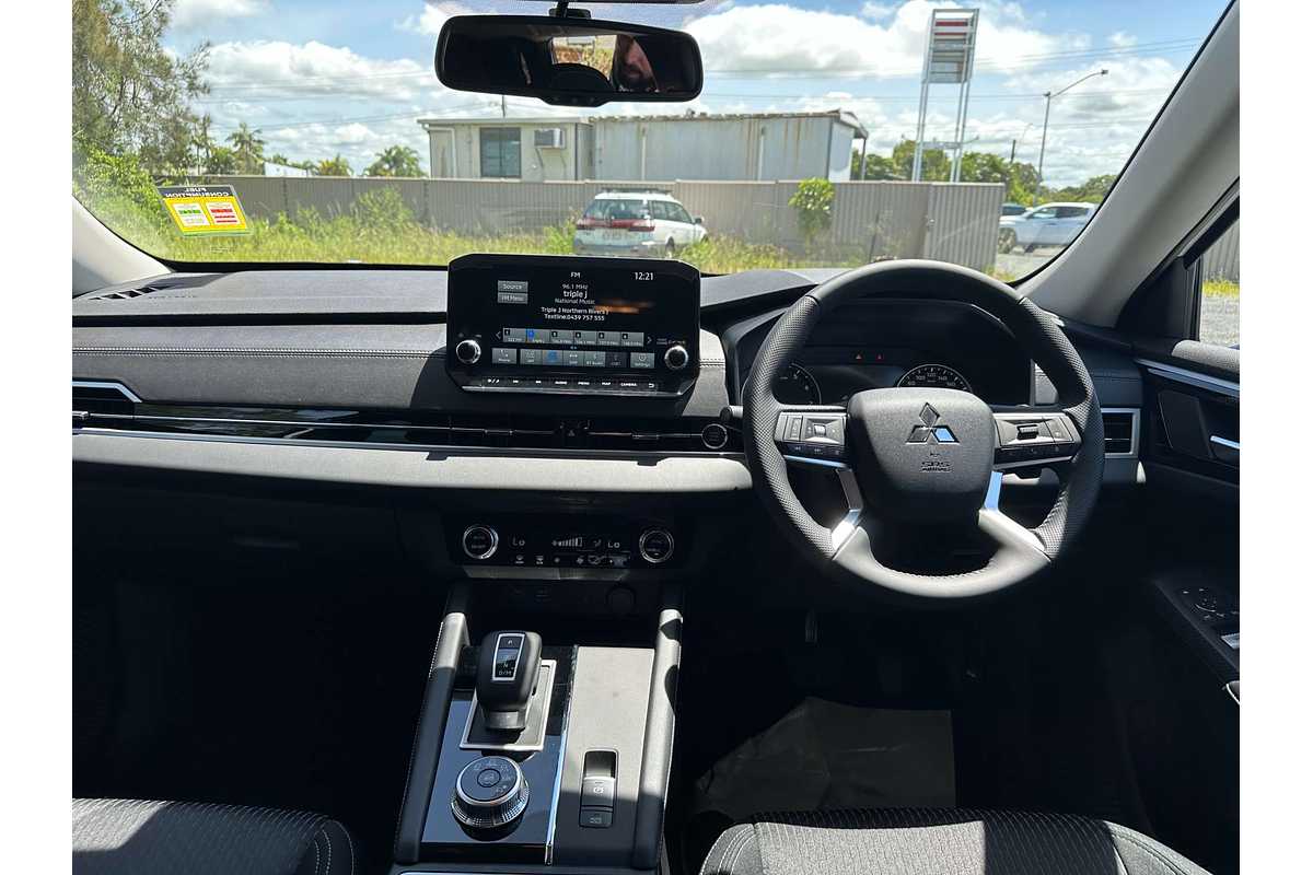 2022 Mitsubishi Outlander LS ZM