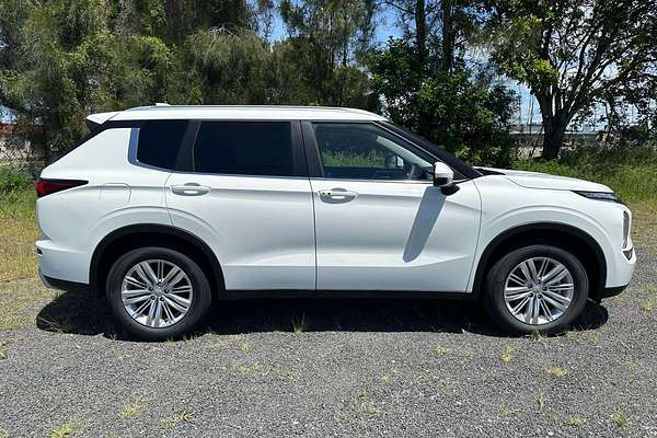 2022 Mitsubishi Outlander LS ZM