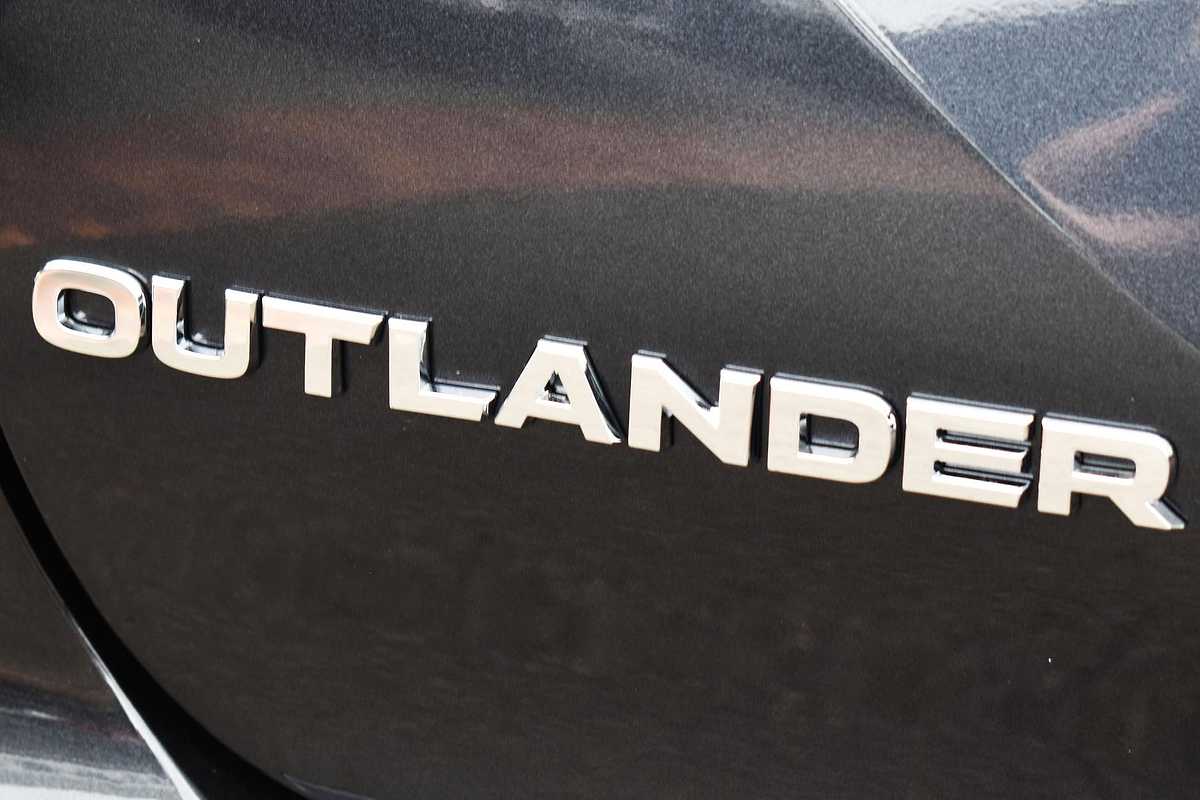 2023 Mitsubishi Outlander Black Edition ZM