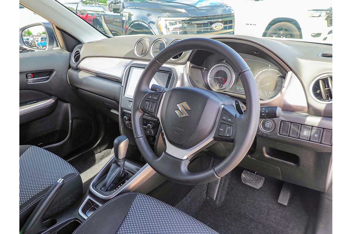 SOLD 2022 Suzuki Vitara in White Used SUV Springwood QLD