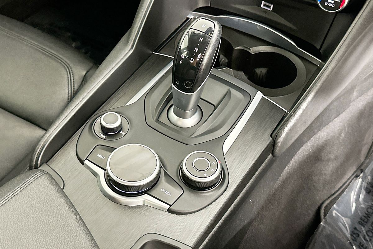 2018 Alfa Romeo GIULIA  952