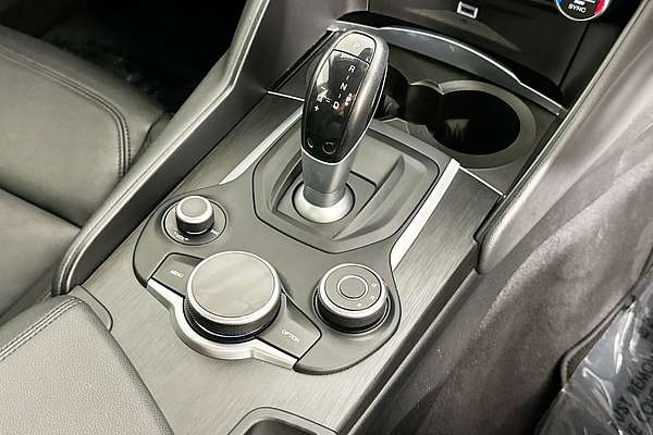 2018 Alfa Romeo GIULIA  952