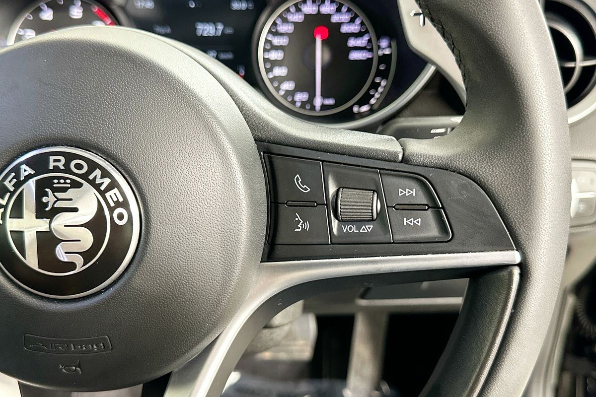 2018 Alfa Romeo GIULIA  952