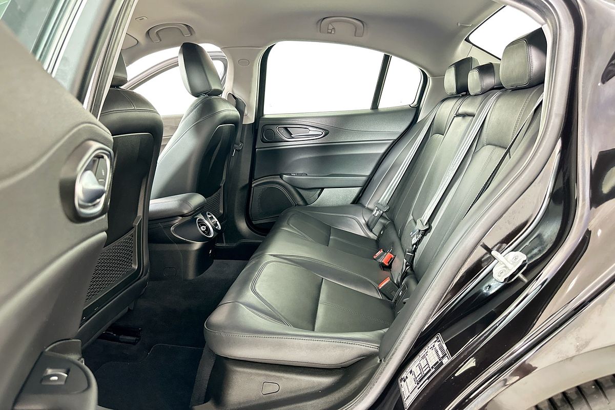 2018 Alfa Romeo GIULIA  952