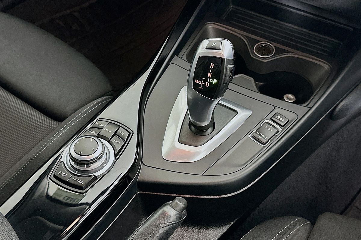 2015 BMW 1 18i SPORT LINE F20 MY15