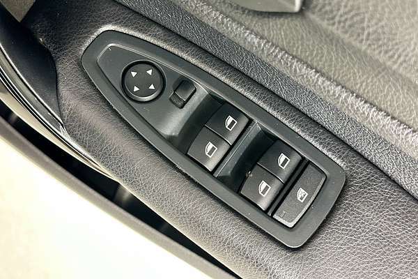 2016 BMW 1 18i SPORT LINE F20 LCI