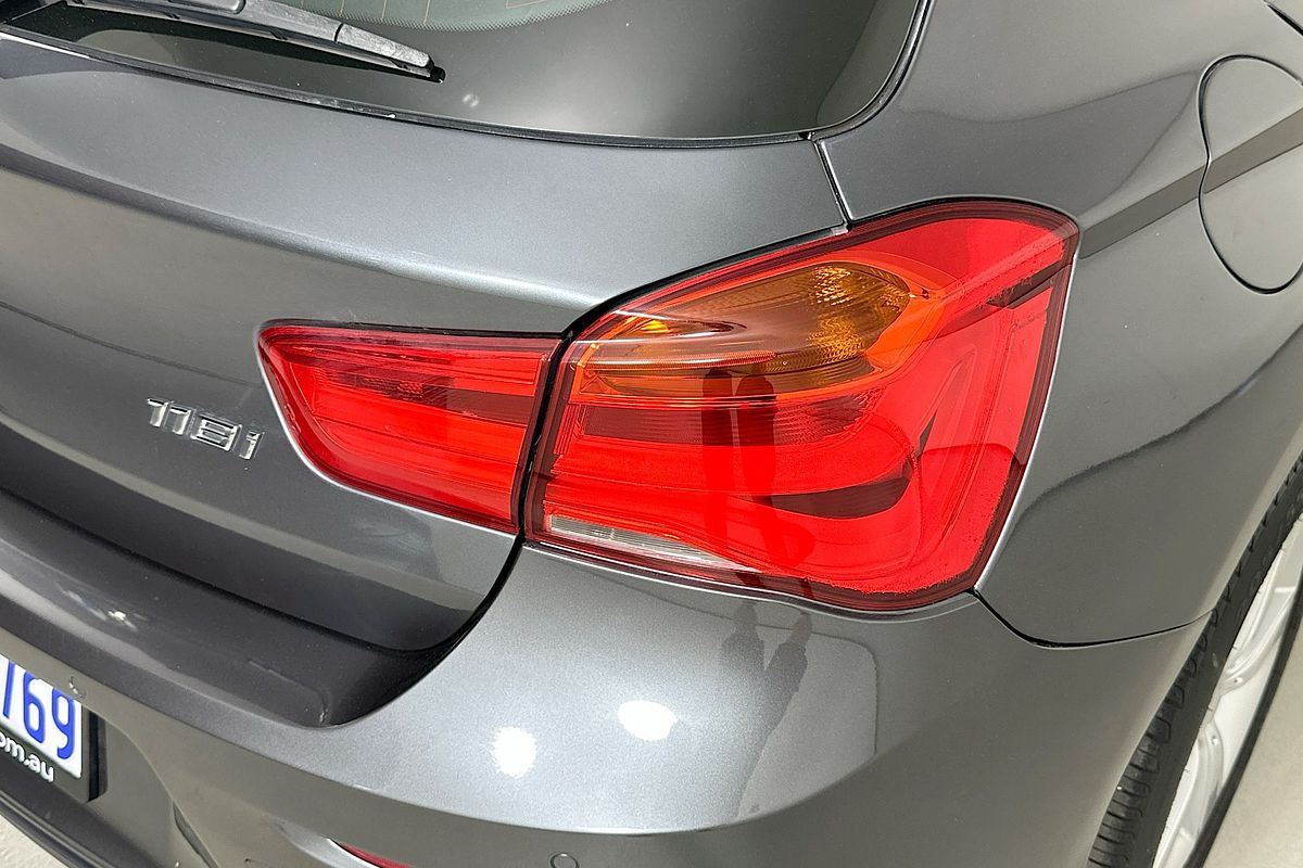 2016 BMW 1 18i SPORT LINE F20 LCI