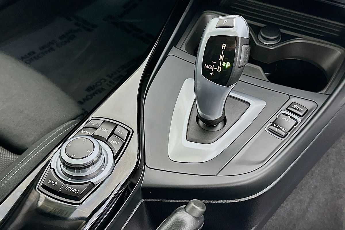 2016 BMW 1 18d SPORT LINE F20 LCI