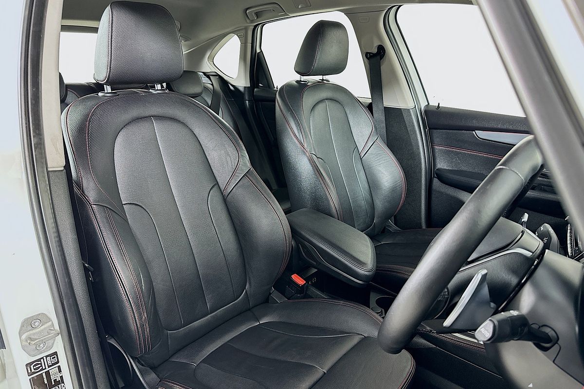 2015 BMW 2 25i ACTIVE TOURER LUXURY LINE F45