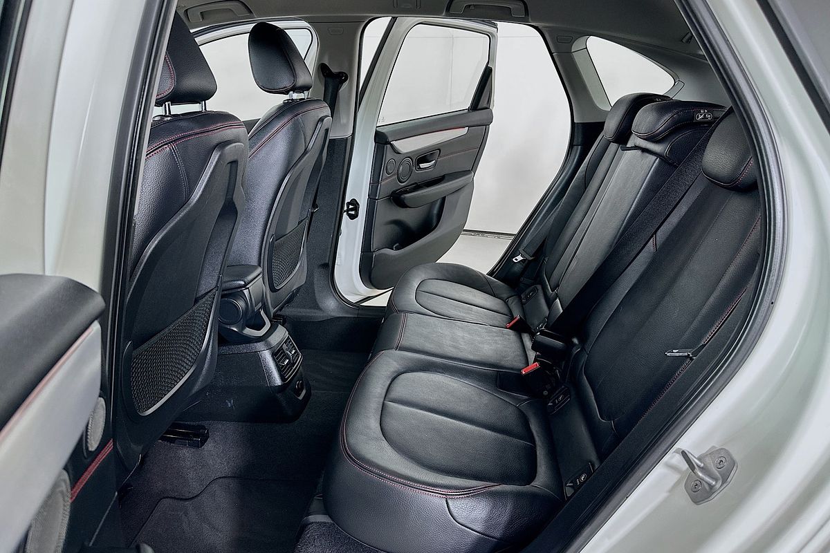 2015 BMW 2 25i ACTIVE TOURER LUXURY LINE F45