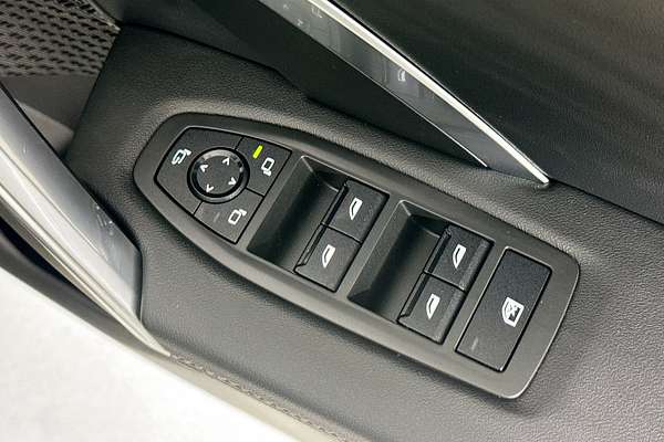 2024 BMW X1 xDRIVE20i M SPORT U11