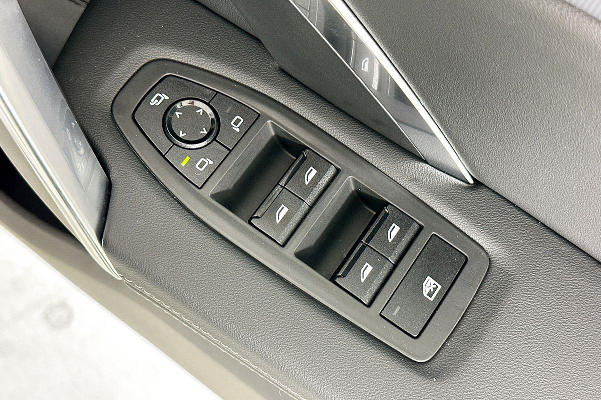 2025 BMW X1 xDRIVE20i U11