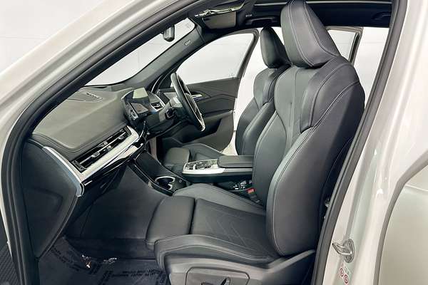 2023 BMW X1 sDRIVE18i U11