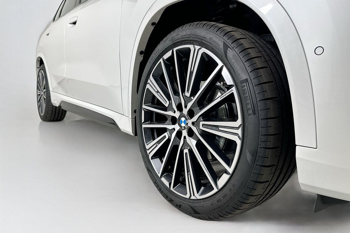 2025 BMW X1 xDRIVE20i U11