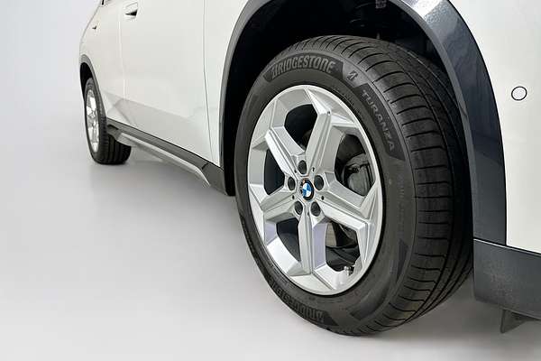 2024 BMW X1 sDRIVE18i U11