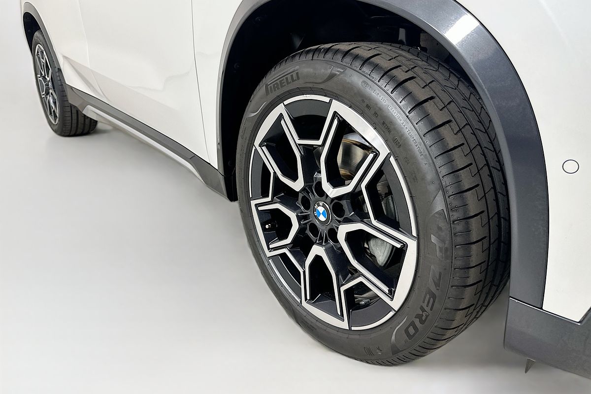 2023 BMW X1 sDRIVE18i U11