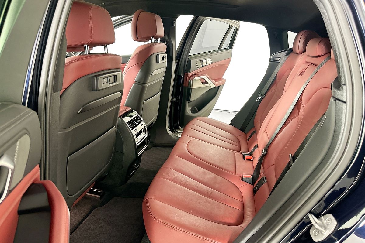 2020 BMW X6 M50i G06