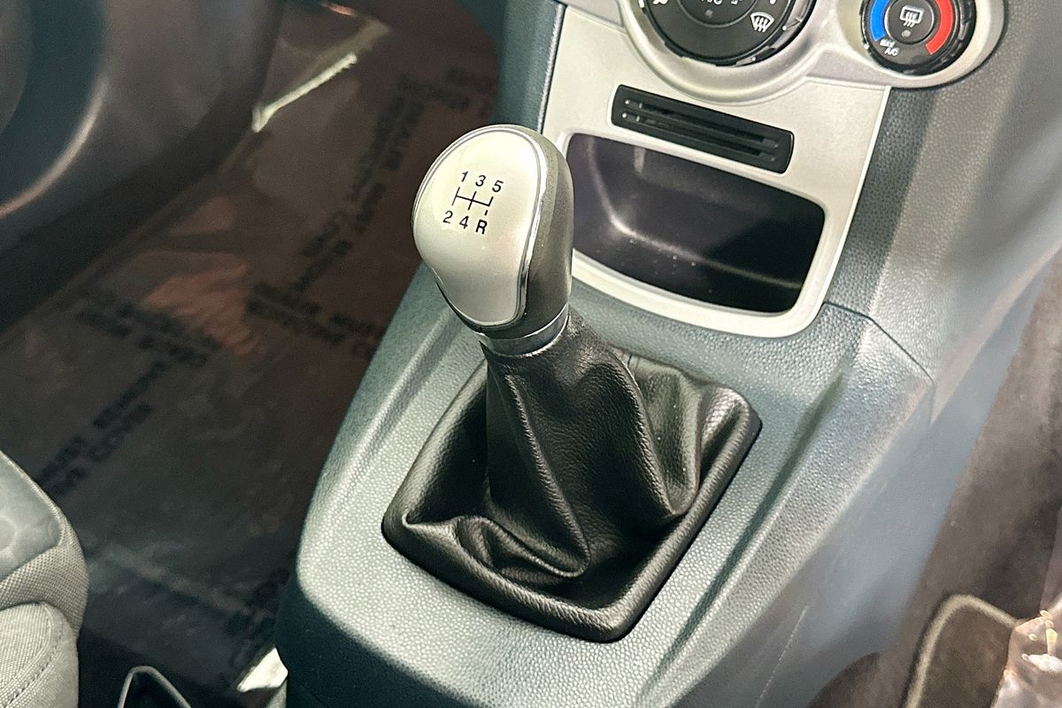 2013 Ford FIESTA ZETEC WT